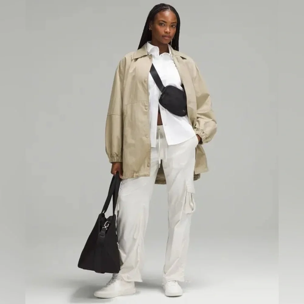 Lululemon - Lightweight Oversized Coaches Jacket - Picture 2 of 9